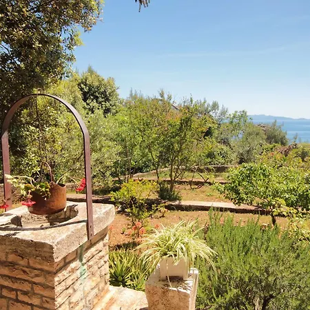 Apartment Prizba 10061c Blato (Korcula)