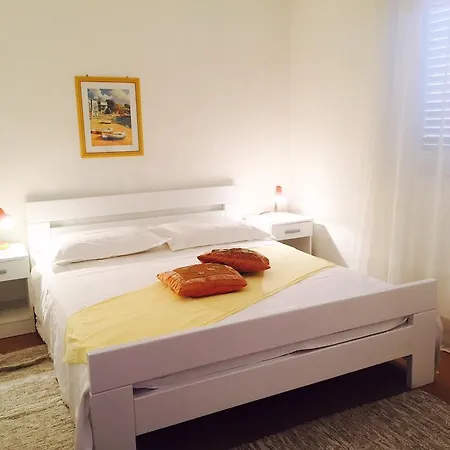 Prizba 10061c Apartment Blato (Korcula)