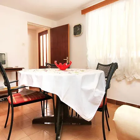 Prizba 10061c Apartment Blato (Korcula)